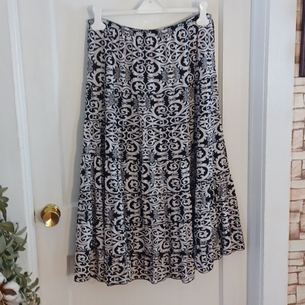 Metro Wear Tired Skirt Women's Size Xlarge Black And White Elastic Waist